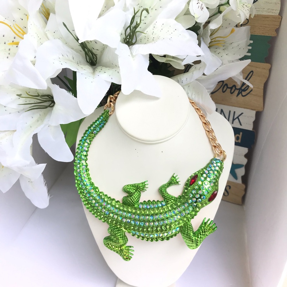 STATEMENT NECKLACE - Picture 10 of 15